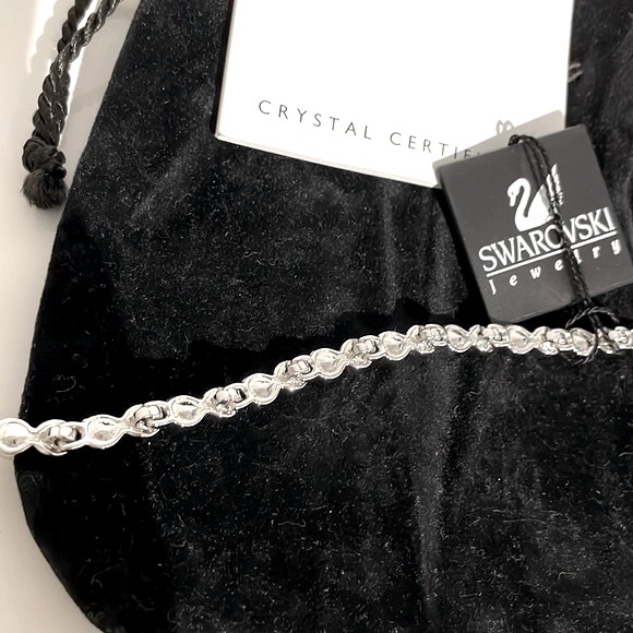 NWT Swarovski Round Cut White Crystal Deluxe Tennis Bracelet - Picture 3 of 4